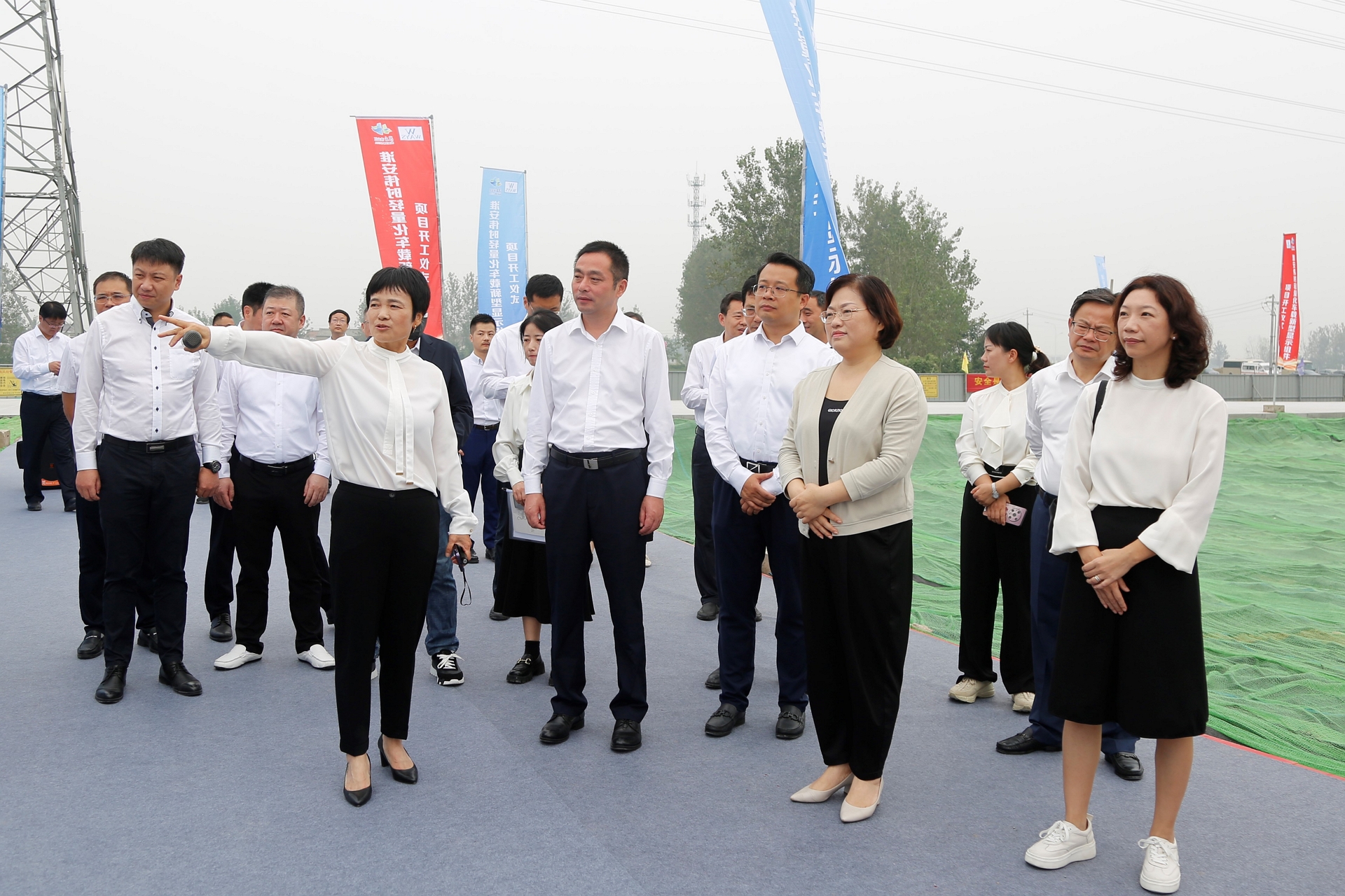 1696670165479772.jpg 淮安偉時輕量化車載新型顯示組件項目開工建設(shè)3.JPG